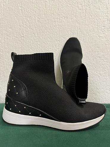 converse zenske: Ženske patike-čizme Michael Kors - Model: slip-on patike sa — 1