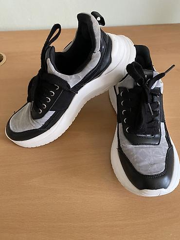 calvin: Tam orjinal Calvin Klein kişi/kadın krasofkasi. Yaxsi veziyyetde — 1