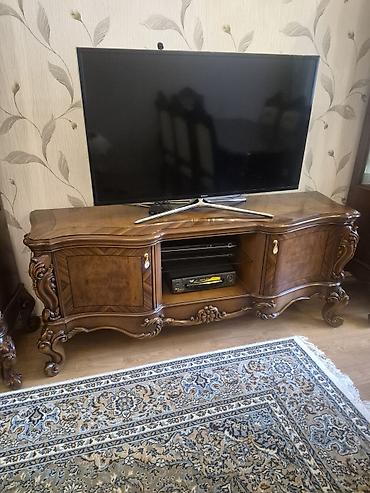 Klassik üslubda dəst mebellər – qonaq otağı üçün komplekt Tərkibi: -