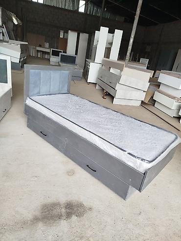 Односпальные кровати: Односпальные кровати с мягким изголовьем и выдвижными ящиками - — 4