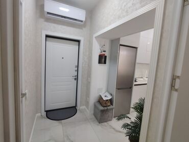 Uzunmüddətli kirayə mənzillər: 2 otaqli menzil kiraye verilir.Yashamaq ucun butun serayet var.Depozit — 4