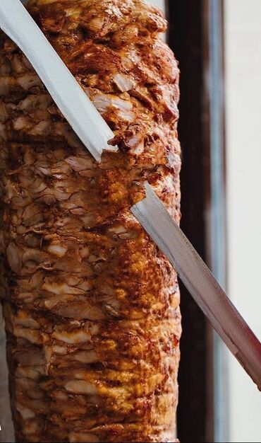 Sifarişlə hazır yeməklər: Məhsul: Odun közündə bişən ət dönər Xüsusiyyətlər: - Şaquli şişdə — 13