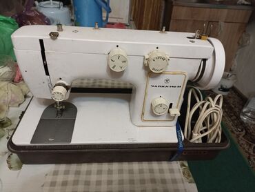 чайка резорт: Швейная машинка Чайка 142М. Работает отлично. Цена окончательная