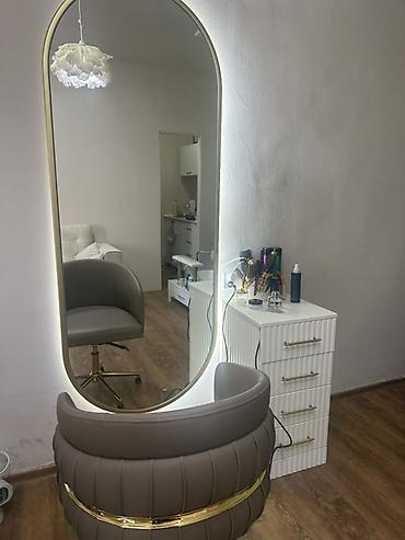 Salon, tibbi mebel: Salonumuza təcrübəli saç və dırnaq ustası tələb olunur. Daimi oturub — 1
