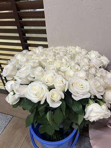 подарочный коробка новый год: Букеты из свежих цветов - Пышный букет кустовых пионовидных роз — 4
