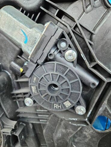 моторчик дворника: Мотор стеклоподъемника Hyundai Sonata YF 2014 перед. прав. (б/у)