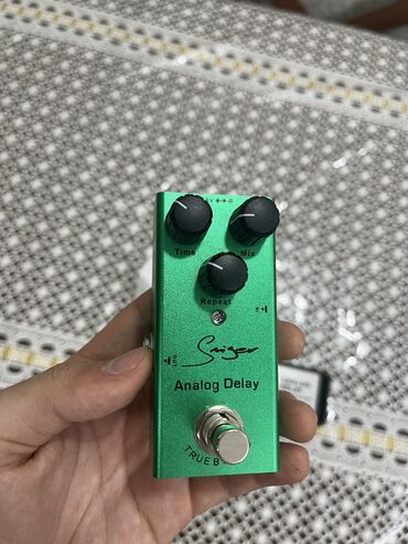 Pianolar: Elektro gitara üçün “Delay Pedalı”. Pedal ideal vəziyyətdədir. Smiger