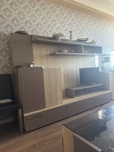 taxta reyka: Düz TV altlığı, Polkalı, Laminat, Türkiyə