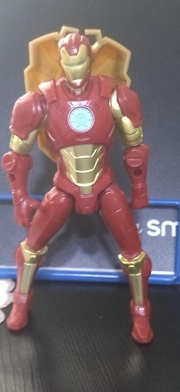 toy sacları: Marvel Iron Man fiquru – qırmızı‑qızılı zirehli model. Xüsusiyyətlər — 1