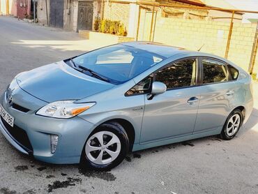 Toyota: Toyota Prius: 1.8 l | 2014 il Hetçbek