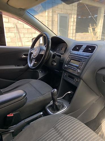 transporter multivan: Volkswagen Polo: 2012 г., 1.6 л, Механика, Бензин, Седан — 7