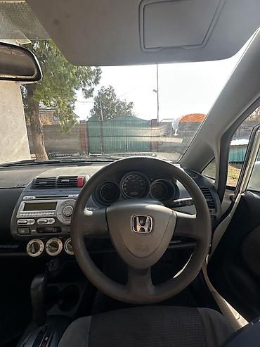 lexus 350h: Honda Fit: 2003 г., 1.3 л, Автомат, Бензин, Хэтчбэк — 7