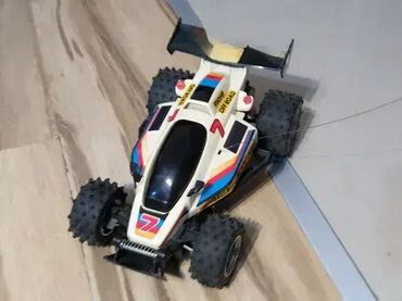 Igračke: 1. Formula 1 nema daljinski Crno Siva 44 x 18 cm 2. Formula crvena — 14