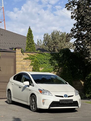 приус 52: Toyota Prius: 2015 г., 1.8 л, Гибрид, Седан