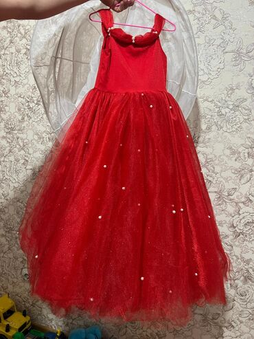 платья на вечер: Детское платье, цвет - Красный, Б/у