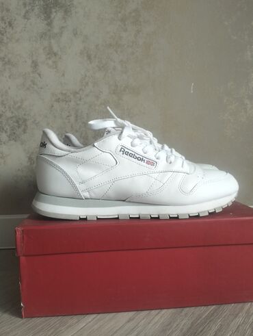 Women's Sneakers and athletic shoes: Оригинальные кроссовки Reebok 
брались за 10000 отдам 1500 размер 37.5