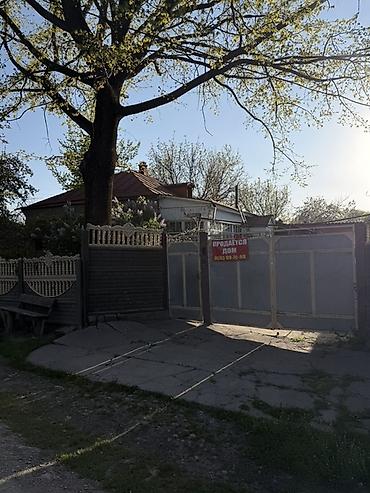 Продажа коттеджей и домов: Продаётся жилой дом с двором и хозяйственными постройками. - Отдельно — 1