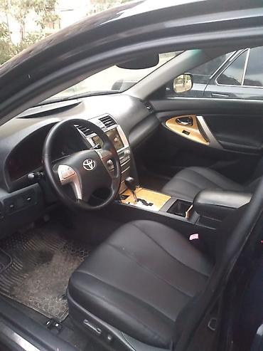toyota diski: Toyota Camry – sedan Xüsusiyyətlər: - Kuzov: qara rəng, 4 qapı, sedan — 3