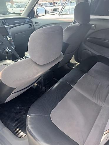 Mitsubishi: Mitsubishi Airtrek, gümüşü rəng, 5 qapılı krossover/gəzinti — 10