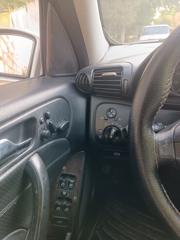 Mercedes-Benz: Mercedes-Benz 240: 2.4 l | 2005 il Sedan — 12