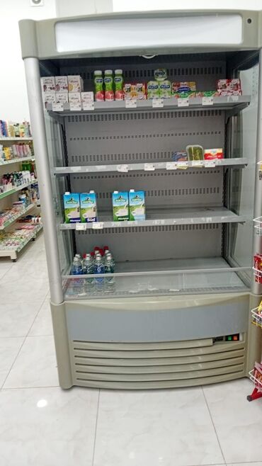 Soyuducu vitrinləri: Vitrin soyuducu satilir 1000 azn. Unvan Tibb universt yaxinligi Nigaz