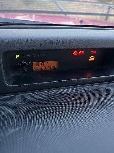 мятины: Представлен автомобиль Toyota bB, отличающийся футуристическим — 9
