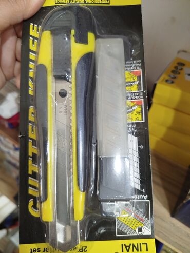 терезе пластик: LINAİ Cutter Knife – 2 parça dəst Məhsul tərkibi: - 1 ədəd peşəkar