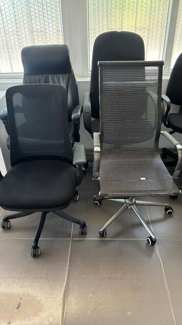 Офисные кресла: Офисное кресло, Б/у, С колесиками, цвет - Черный — 3