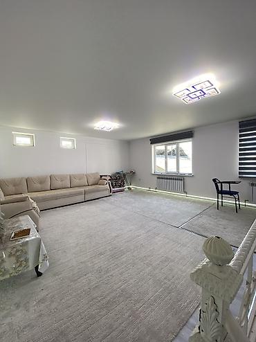 Продажа коттеджей и домов: 🏡 Үй сатылат! 📍 Дарек: Ош шаары горбаНя кичи району. Ул Узгенская 📏 — 12