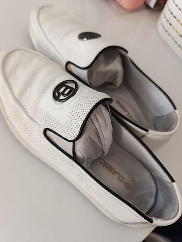 voile blanche: Белые мужские слипоны VP Classic. - Материал верха: перфорированная — 1
