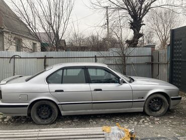 е34 беха: BMW 525: 1994 г., 2.5 л, Механика, Бензин, Седан