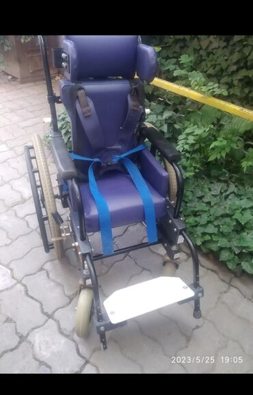 детская инвалидная коляска: Детская подростковая инвалидная коляска новая! Долго стояла без дела!