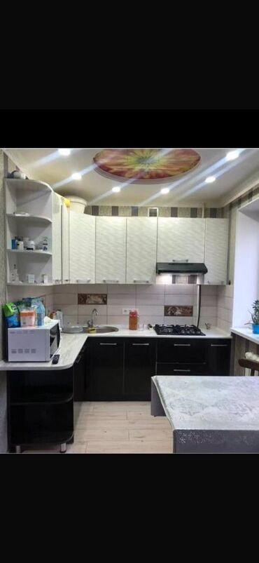 квартиры в районе 4 гор больницы: 3 бөлмө, 58 кв. м, Хрущевка, 2 кабат, Дизайнердик ремонт