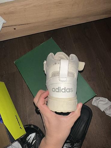 кроссовка для волейбола: Оригинальные кроссовки adidas (мид/хай-топ) - Оригинальный дизайн в — 2