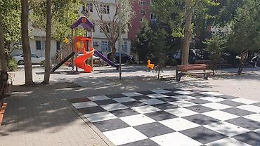 qusar ev: Ev Inşaatçılar metrosuna piyada 10 dəqiqəlik məsafədə yerləşir. Ev — 2