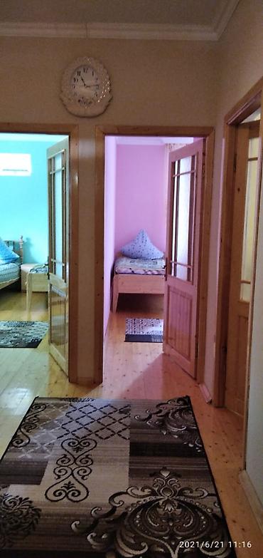 Günlük kirayə evlər: 100 kv. m, 3 otaqlı, Kombi — 12