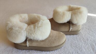 Ugg obuća: Ugg čizme, bоја - Bež, 39 — 9