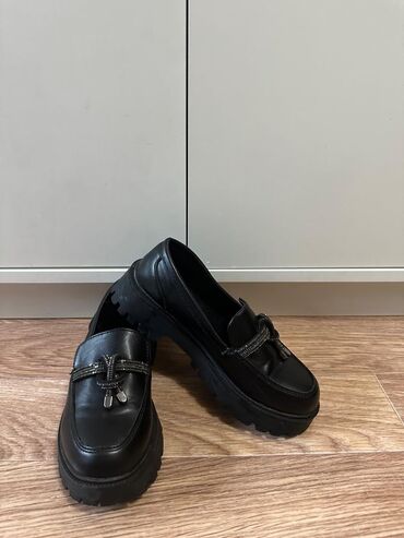 обувь лоферы: Мокасины и лоферы