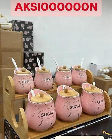 where to find cheap kitchen items: Set keramičkih posudica za začine i namirnice sa drvenim poklopcima — 1