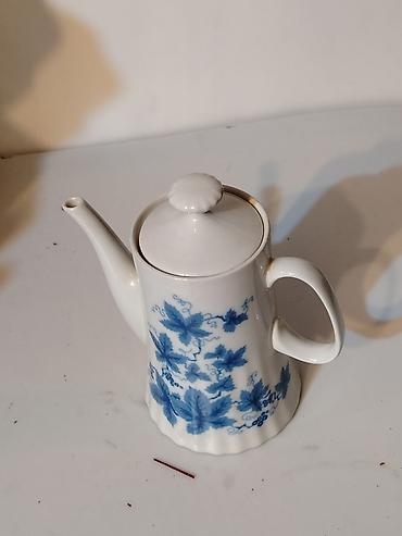 Vintaž porcelanski čajnik Epiag Bohemia Carlsbad – Plava vinova loza na lalafo.rs — 3 Vintaž porcelanski čajnik Epiag Bohemia Carlsbad – Plava vinova loza — 3