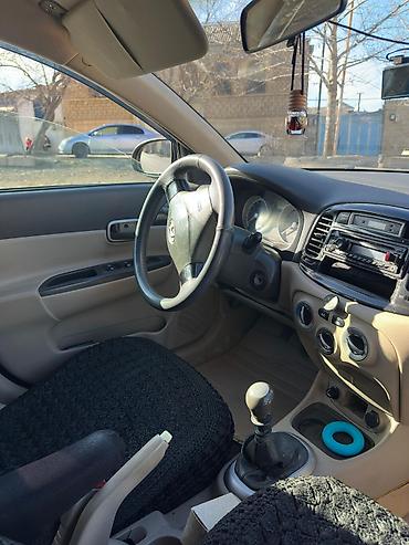 Hyundai: Hyundai Accent sedan – qara rəng Xüsusiyyətlər: - Kuzov: 4 qapılı — 7