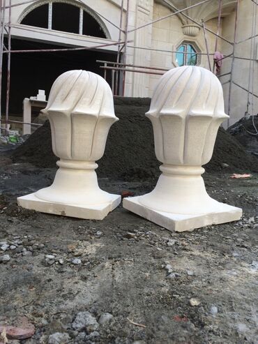 Həyət darvazaları: Dekorativ daş elementlər. Bu daşlar evin fasadına zəriflik və — 2