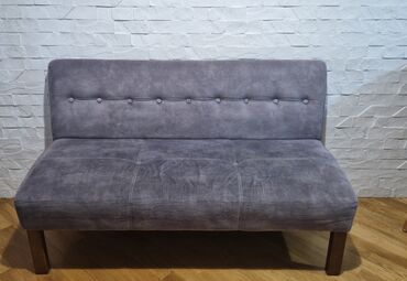 Masalar və oturacaqlar: Mini-divan, İşlənmiş, Açılmayan, Bazasız, Vеlur parça, Çatdırılma yoxdur