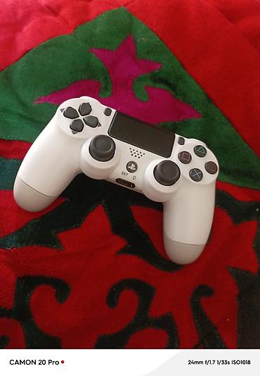музыкальные усилитель: Беспроводной геймпад-реплика в стиле DualShock 4 (белый). (Без — 1