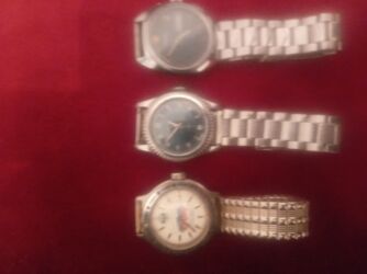 хочу купить часы: Mexanika saatlar. Bir ededi 30 manat. Islekdiler