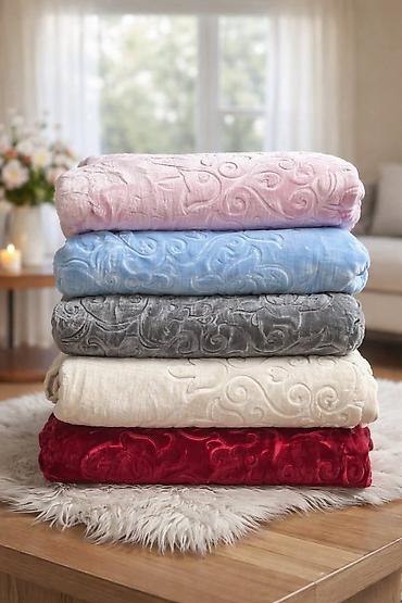 Ostali nameštaj: Singl i bracna ćebad Dimenzije-160*220 Cena-3.400 din — 2