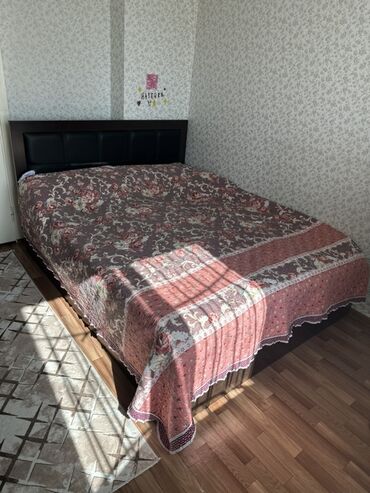 сколько стоит железная кровать: Двуспальная кровать, Б/у, С мягким изголовьем, длина - 180 см