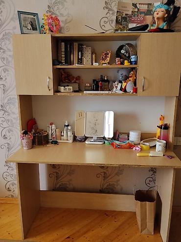 Ofis mebeli: 2 yazı masası, bir servant. İşlənmişdir. 3u bir yerde satılır. Ayrı — 1