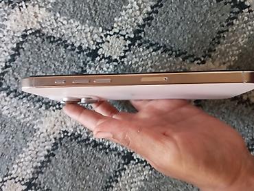 one plus 8 pro: Смартфон с плоскими гранями и большим безрамочным экраном. Корпус – — 4