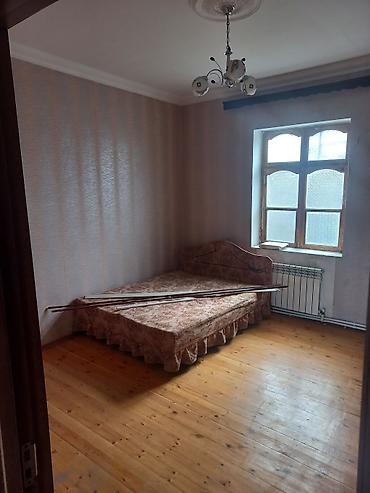Həyət evləri və villalar: 3 otaqlı həyət evi – 1 mərtəbə Planlaşdırma: - Geniş qonaq otağı — 5